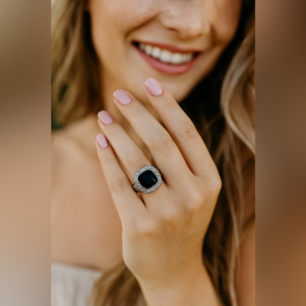 Black Faceted Stone Stretch Cocktail Ring Halo Rhinestones Silver Tone Jewelry